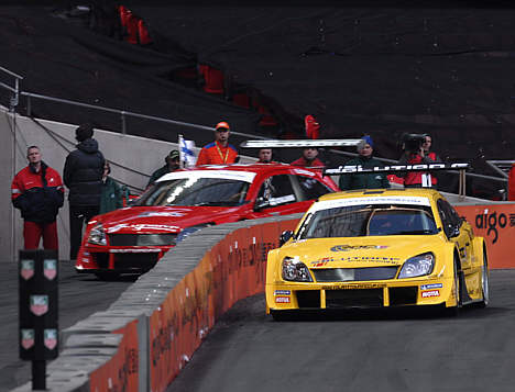 Tom Kristensen (gul bil) var foran finnen Heikki Kovalainen, men tabte til sidst. Det samme gjorde Kristensens kollega, Mattias Ekström, så Nations Cup-sejren fra 2005 kunne ikke gentages i dette års Race of Champions.